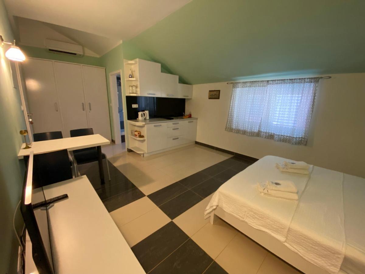 Apartments Villa Lora Kraj  Bagian luar foto