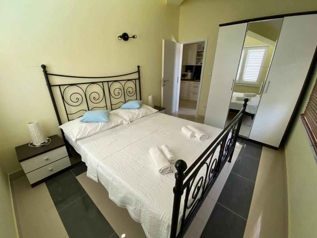 Apartments Villa Lora Kraj  Bagian luar foto